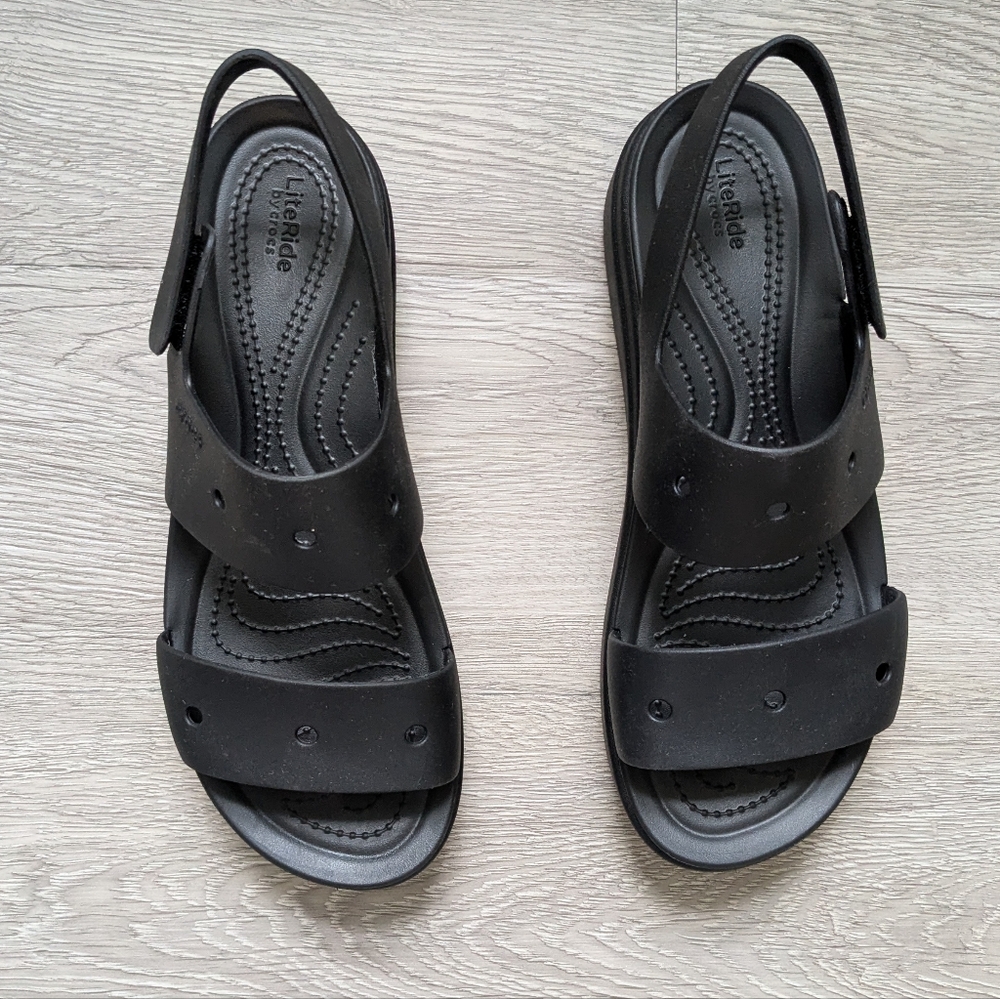 Crocs Brooklyn Low Wedge Size 9